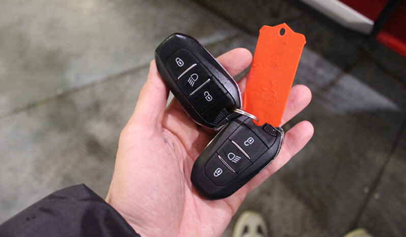 
								2023 PEUGEOT 2008 ALLURE 1.2 PETROL/MANUAL full									