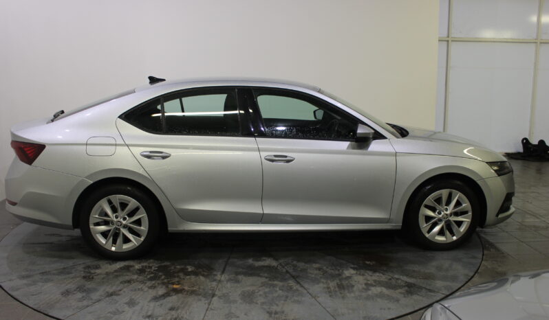 
								SKODA OCTAVIA AMBITION 1.0TSI MHEV AUTOMATIC full									