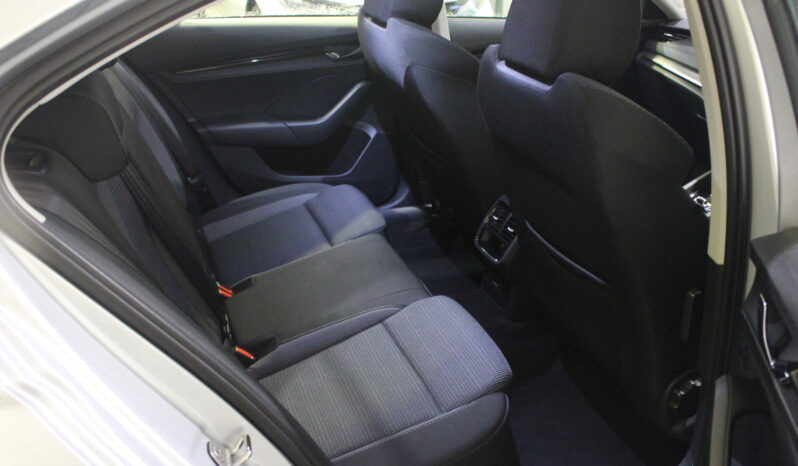 
								SKODA OCTAVIA AMBITION 1.0TSI MHEV AUTOMATIC full									