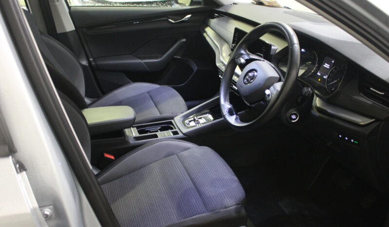 
								SKODA OCTAVIA AMBITION 1.0TSI MHEV AUTOMATIC full									