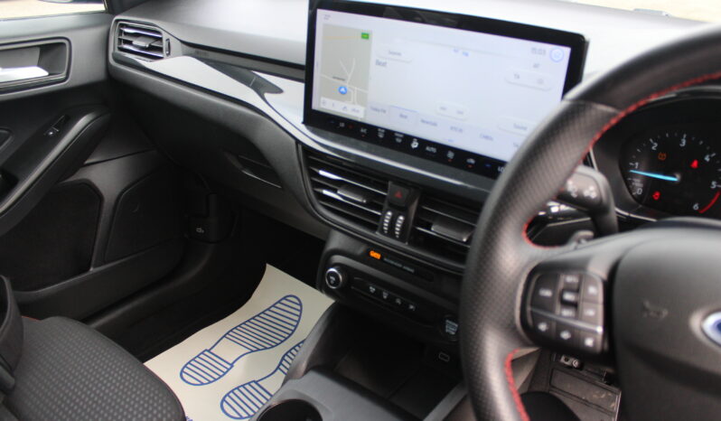 
								Ford Focus ST-Line full									