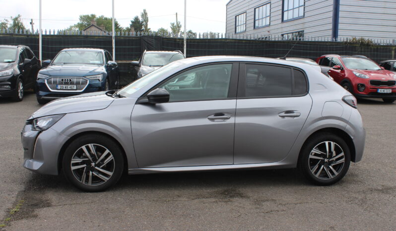 
								Peugeot 208 full									