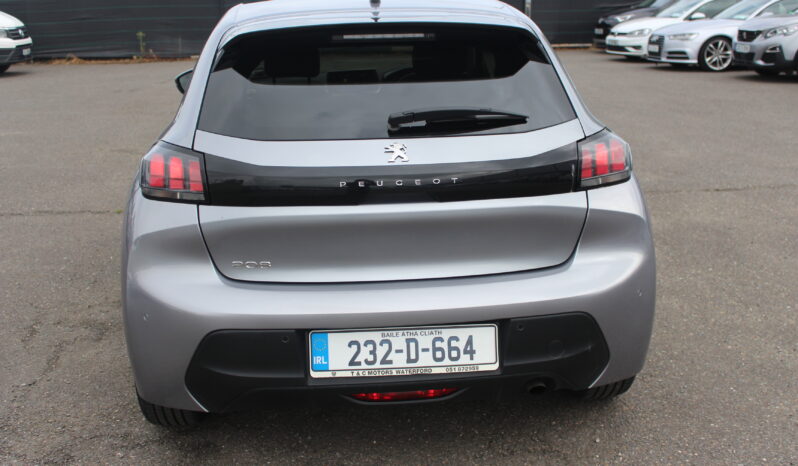
								Peugeot 208 full									