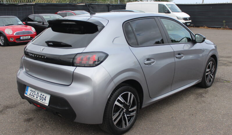 
								Peugeot 208 full									