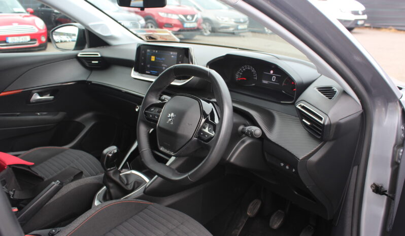 
								Peugeot 208 full									