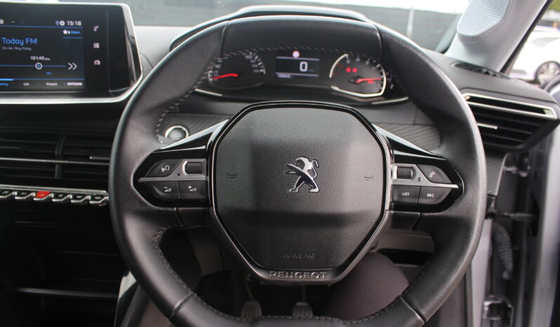 
								Peugeot 208 full									
