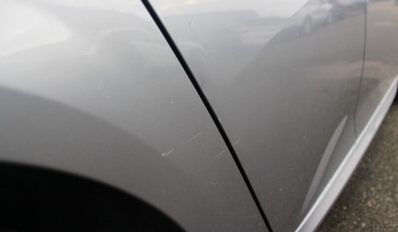 
								Peugeot 208 full									