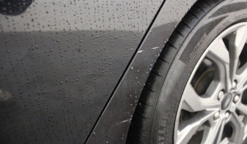 
								Ford Focus ST-Line full									
