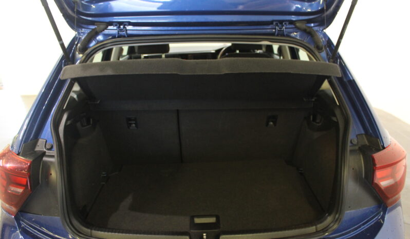 
								Volkswagen Polo Life full									