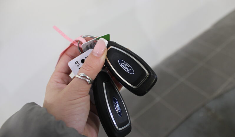 
								Ford Focus Titanium full									