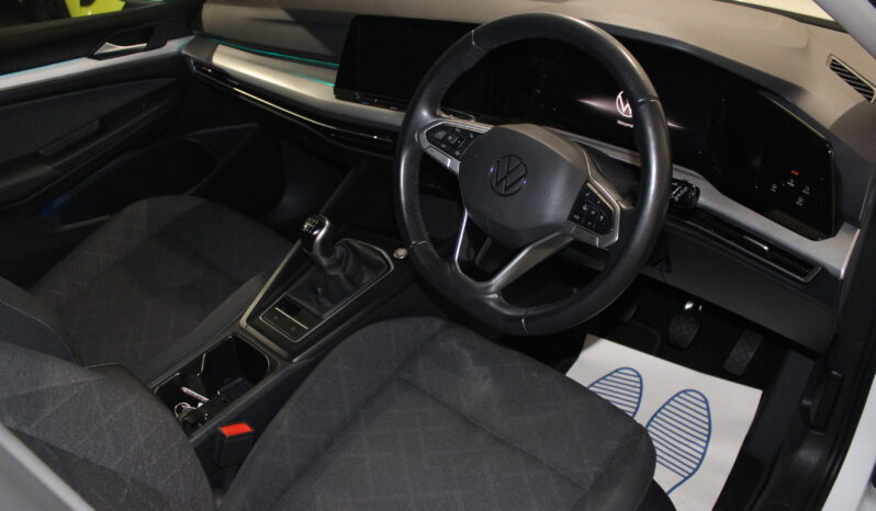 
								Volkswagen Golf Life full									